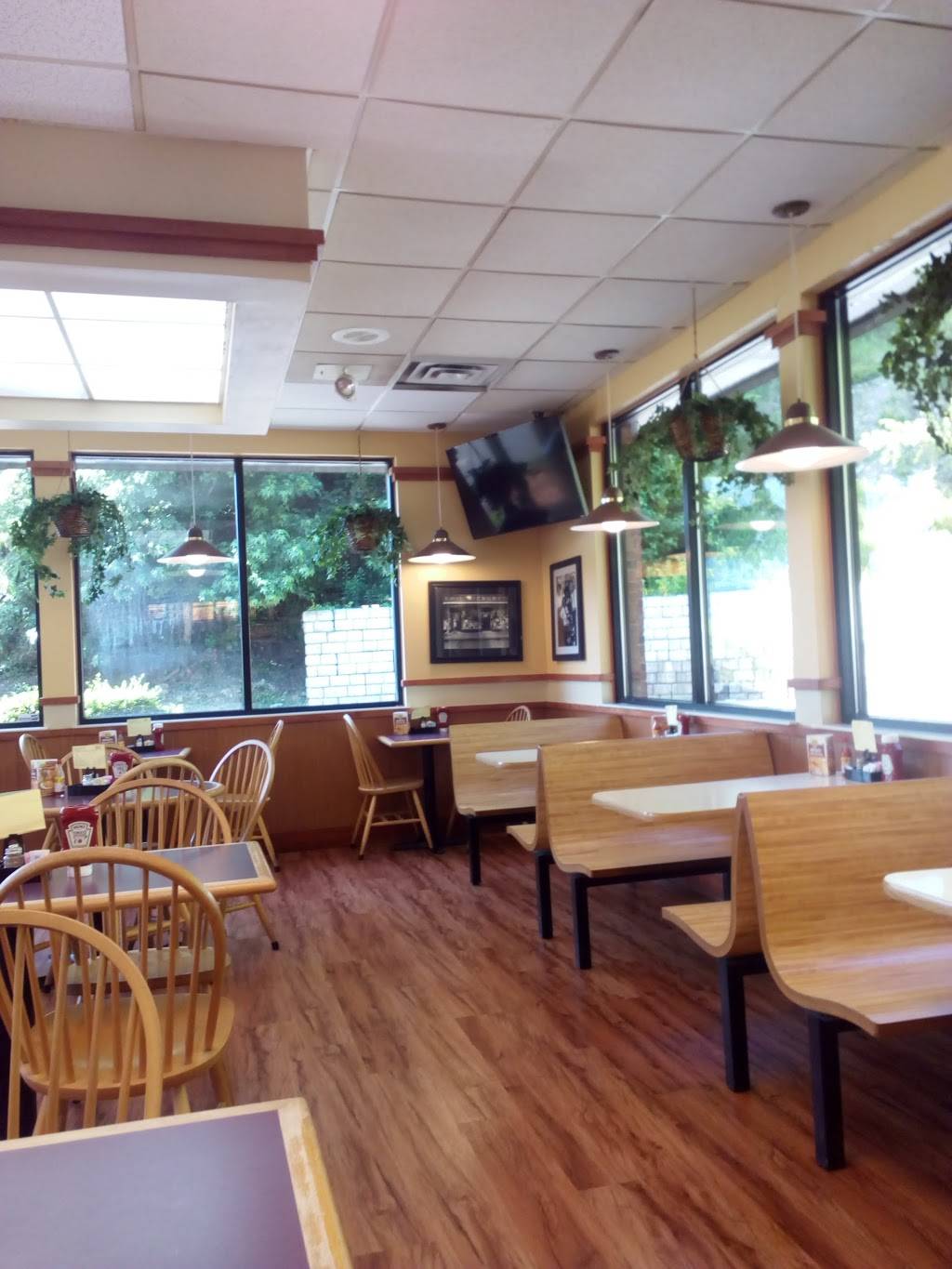 Tudors Biscuit World | restaurant | 173 Virginia Ave, Smithers, WV 25186, USA | 3044428989 OR +1 304-442-8989