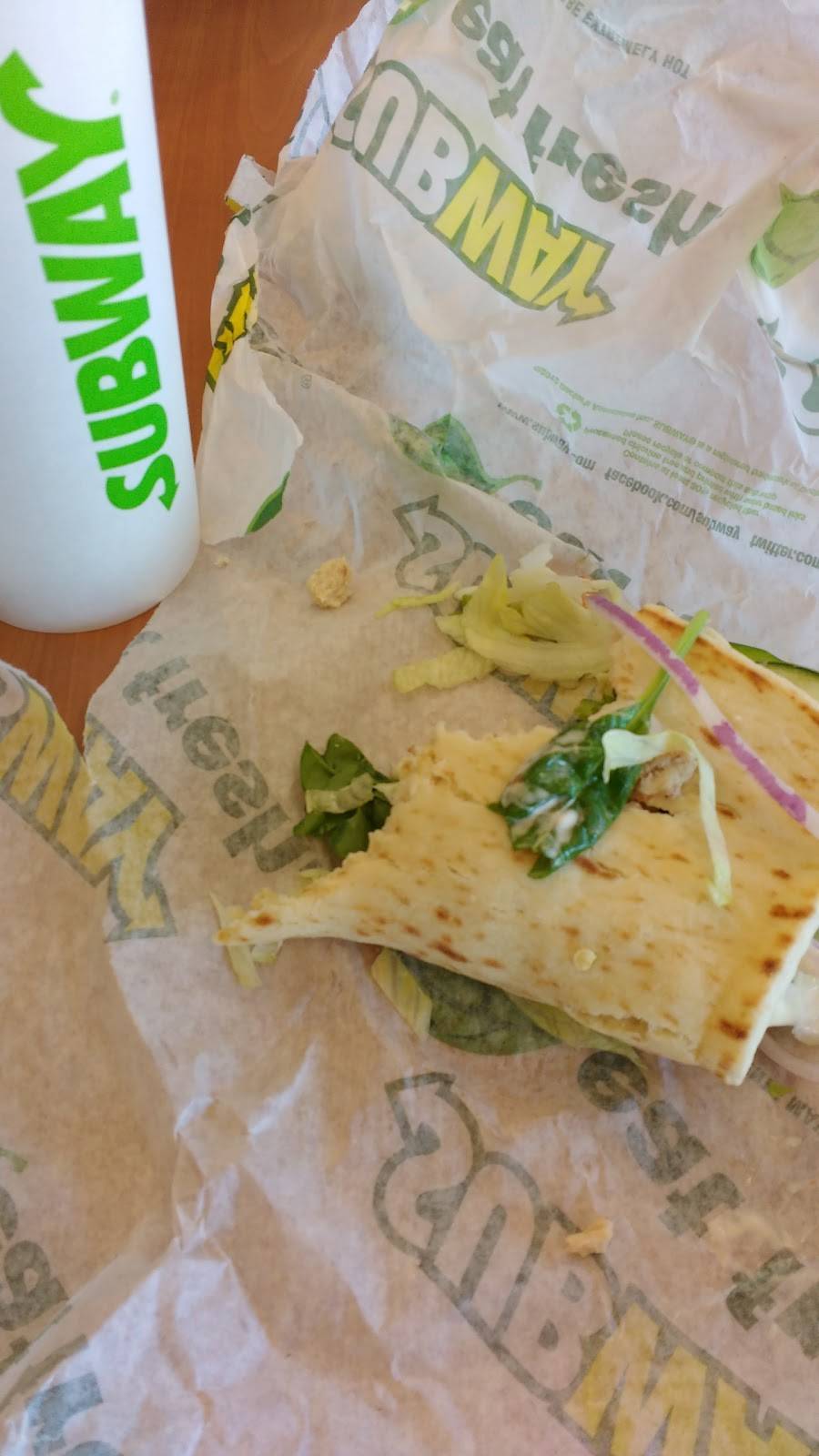 Subway | restaurant | 3727 W Willow Knolls Dr, Peoria, IL 61614, USA | 3096913606 OR +1 309-691-3606