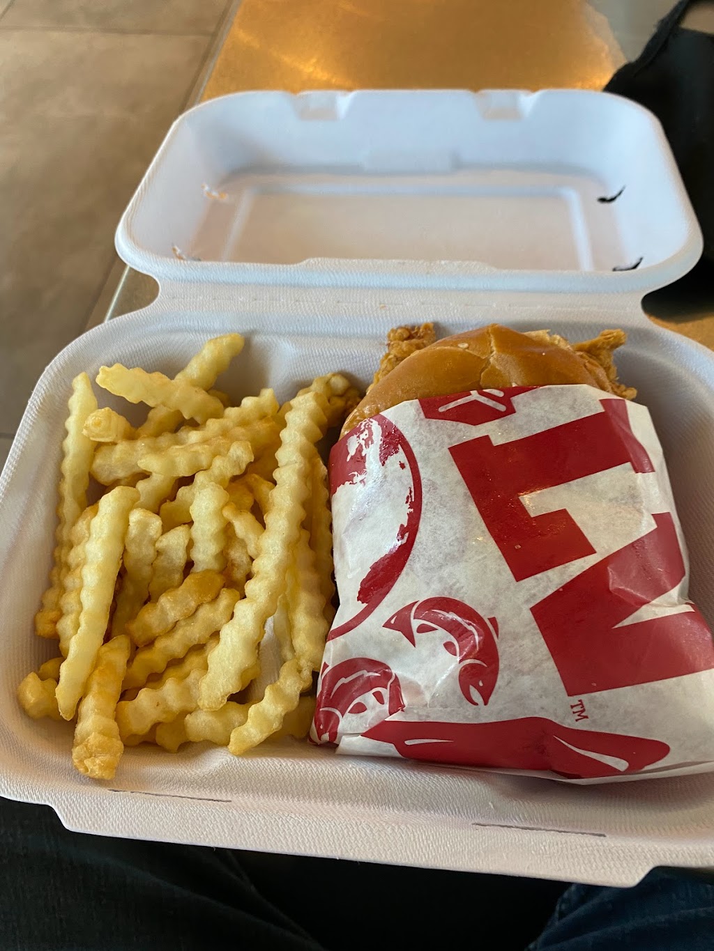 Raising Canes Chicken Fingers | restaurant | 7804 Greenback Ln, Citrus Heights, CA 95610, USA | 9165826894 OR +1 916-582-6894