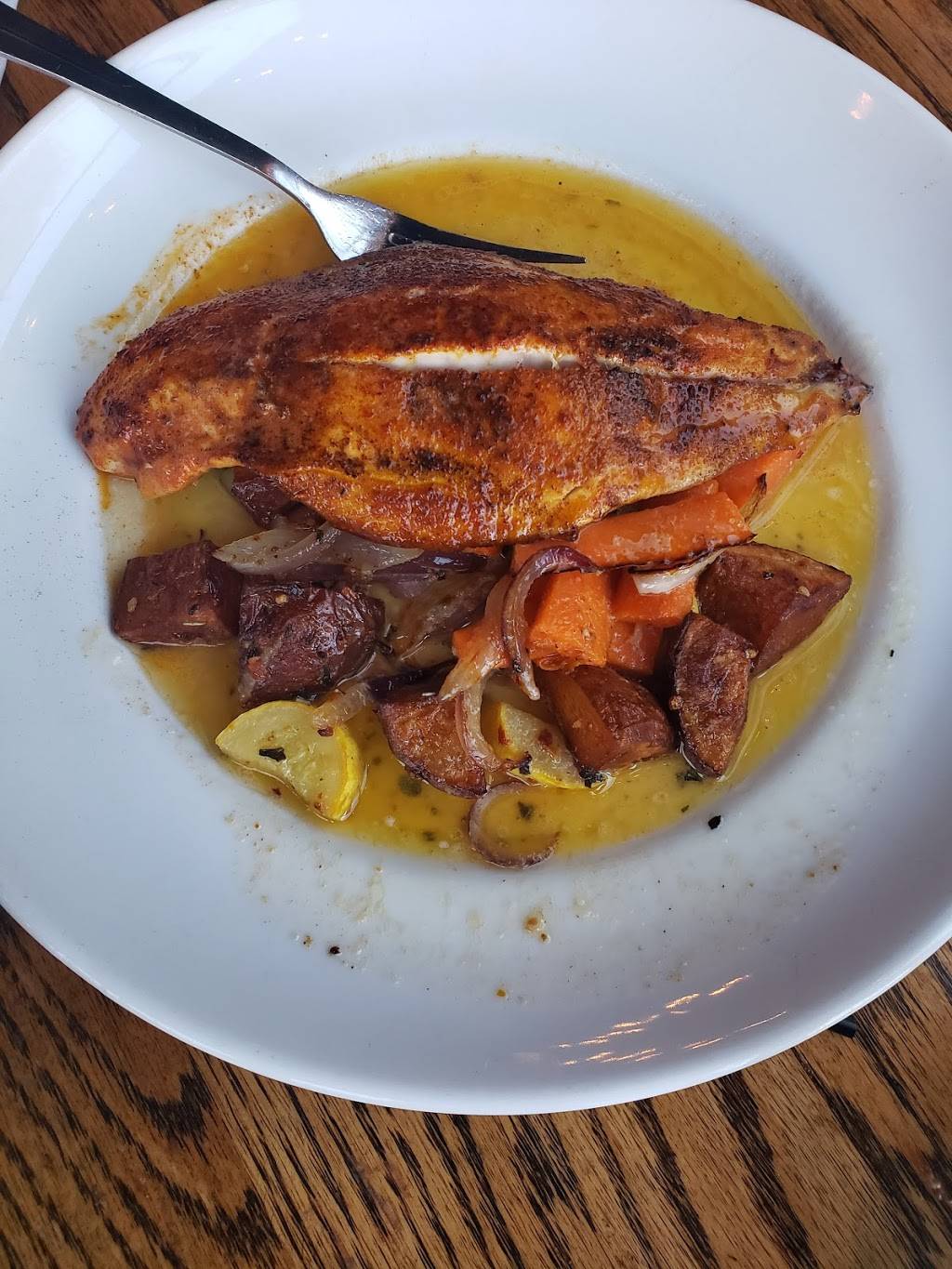 Simp McGhees | restaurant | 725 Bank St, Decatur, AL 35601, USA | 2563536284 OR +1 256-353-6284