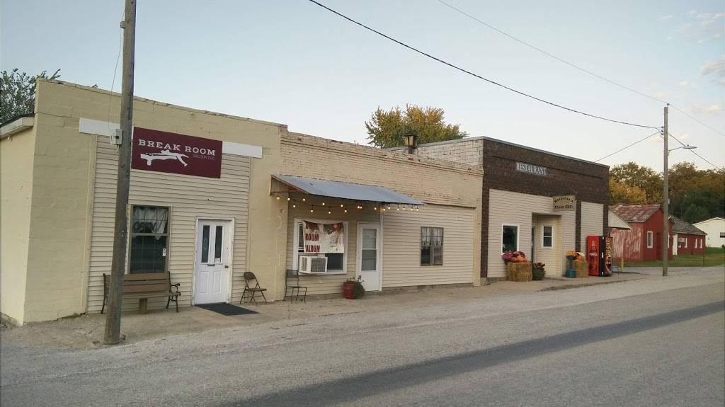 Michelles Place | restaurant | 400 W Marshall St, Mayview, MO 64071, USA | 6602374433 OR +1 660-237-4433