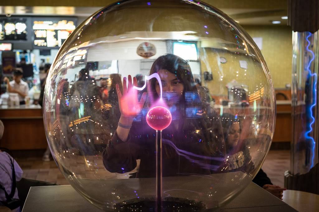 McDonalds | cafe | 600 E Grand Ave, Chicago, IL 60611, USA | 3128321640 OR +1 312-832-1640