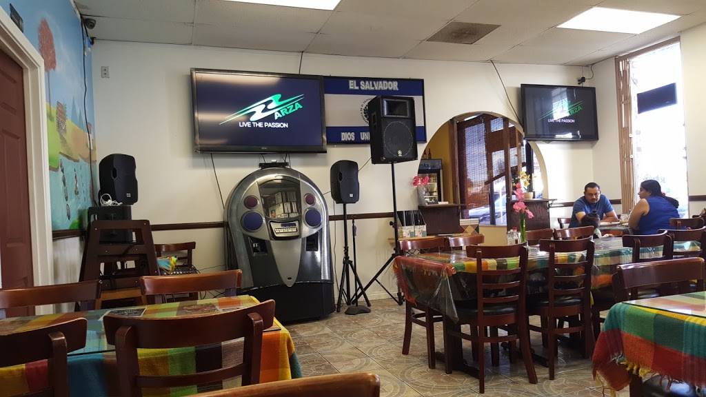 Menchitas | restaurant | 2116 South La Brea Ave, Los Angeles, CA 90016, USA | 3239343114 OR +1 323-934-3114