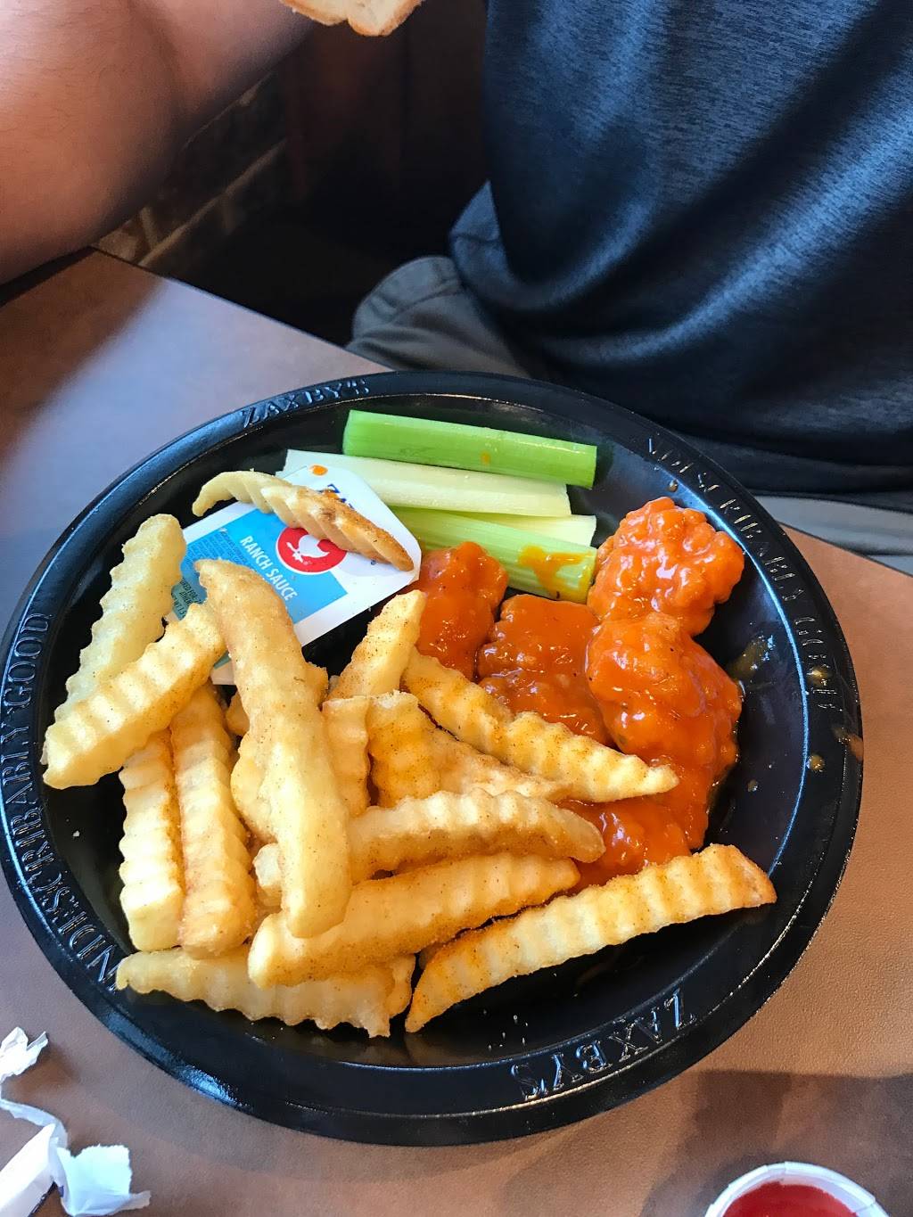Zaxbys Chicken Fingers & Buffalo Wings | restaurant | 10580 New East Bay Rd, Gibsonton, FL 33534, USA | 8132809175 OR +1 813-280-9175