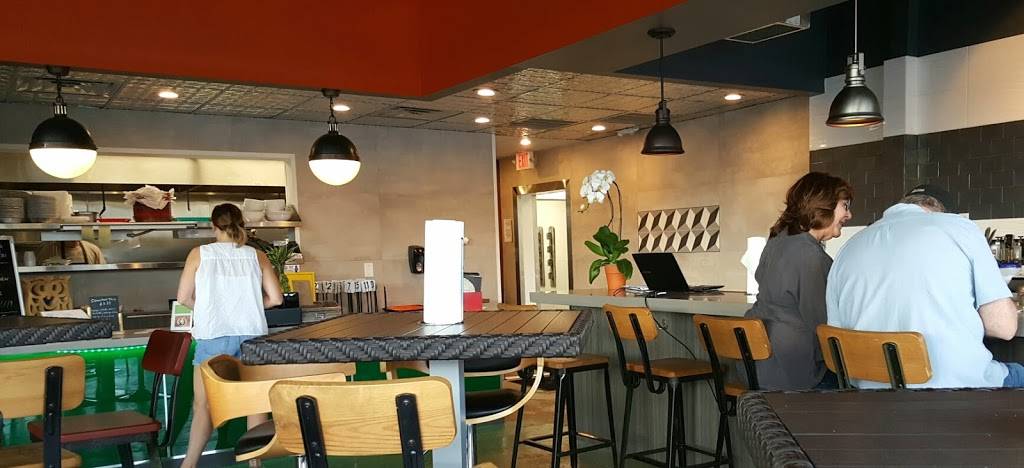 Fusion Taco Canteen & Cocktails | restaurant | 4706 N Main St, Houston, TX 77009, USA | 7134222992 OR +1 713-422-2992