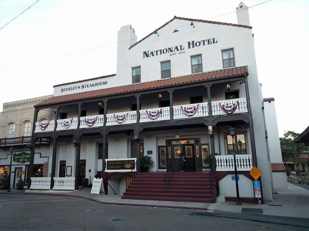 Stanleys Steakhouse | restaurant | 2 Water St, Jackson, CA 95642, USA | 2092572595 OR +1 209-257-2595