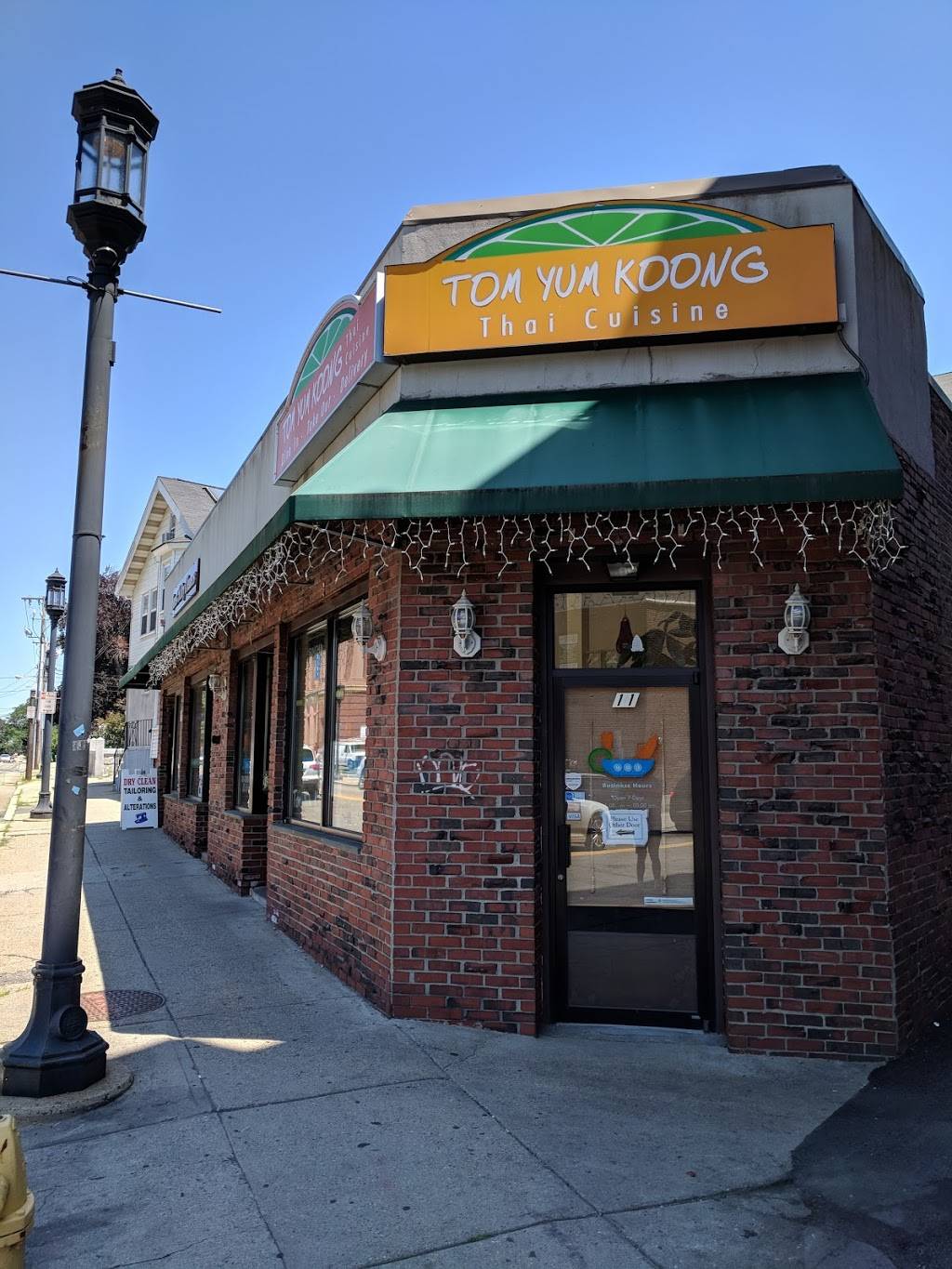 Tom Yum Koong Restaurant | restaurant | 11 Forest St, Medford, MA 02155, USA | 7813930888 OR +1 781-393-0888
