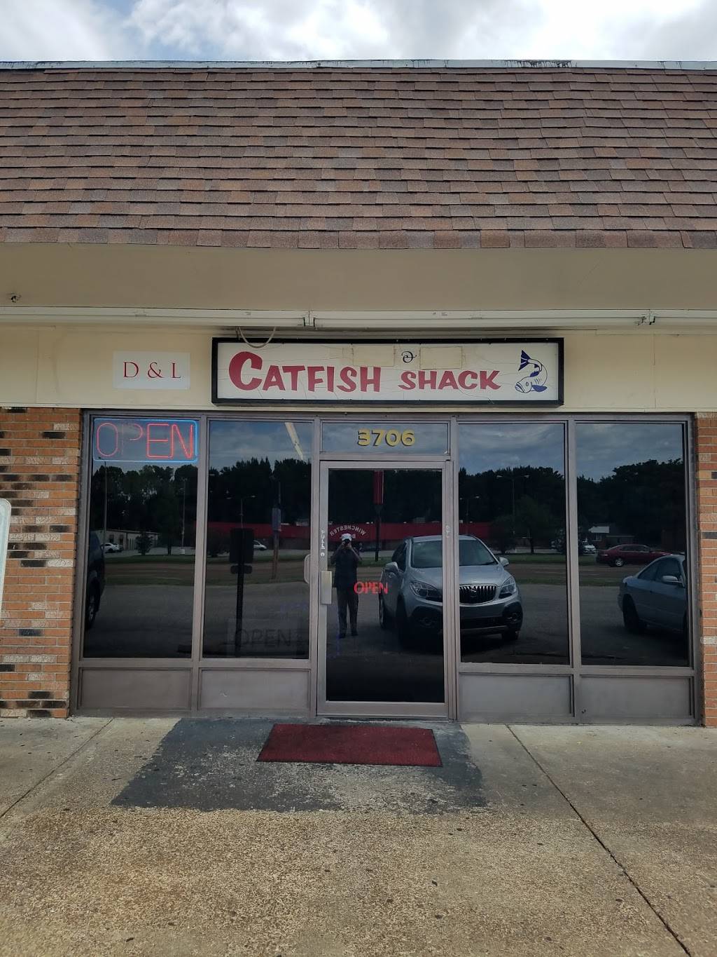 D & Ls Catfish Shack | restaurant | 3706 S Mendenhall Rd, Memphis, TN 38115, USA | 9015675226 OR +1 901-567-5226