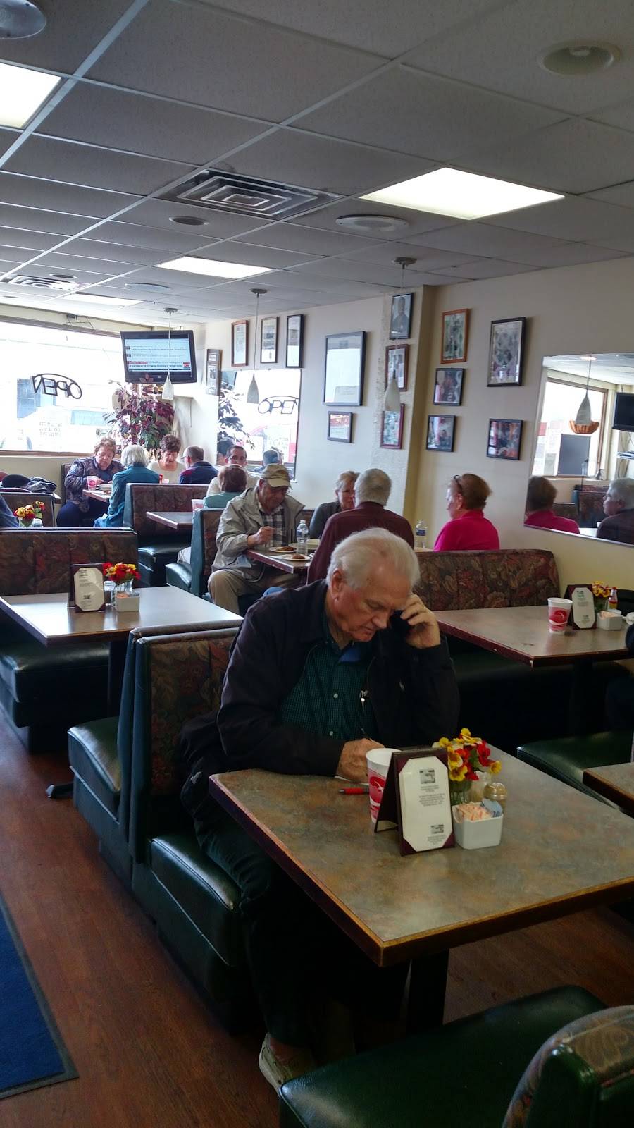 Pearlies Restaurant | restaurant | 2108 Jefferson Ave, Newport News, VA 23607, USA | 7573800650 OR +1 757-380-0650