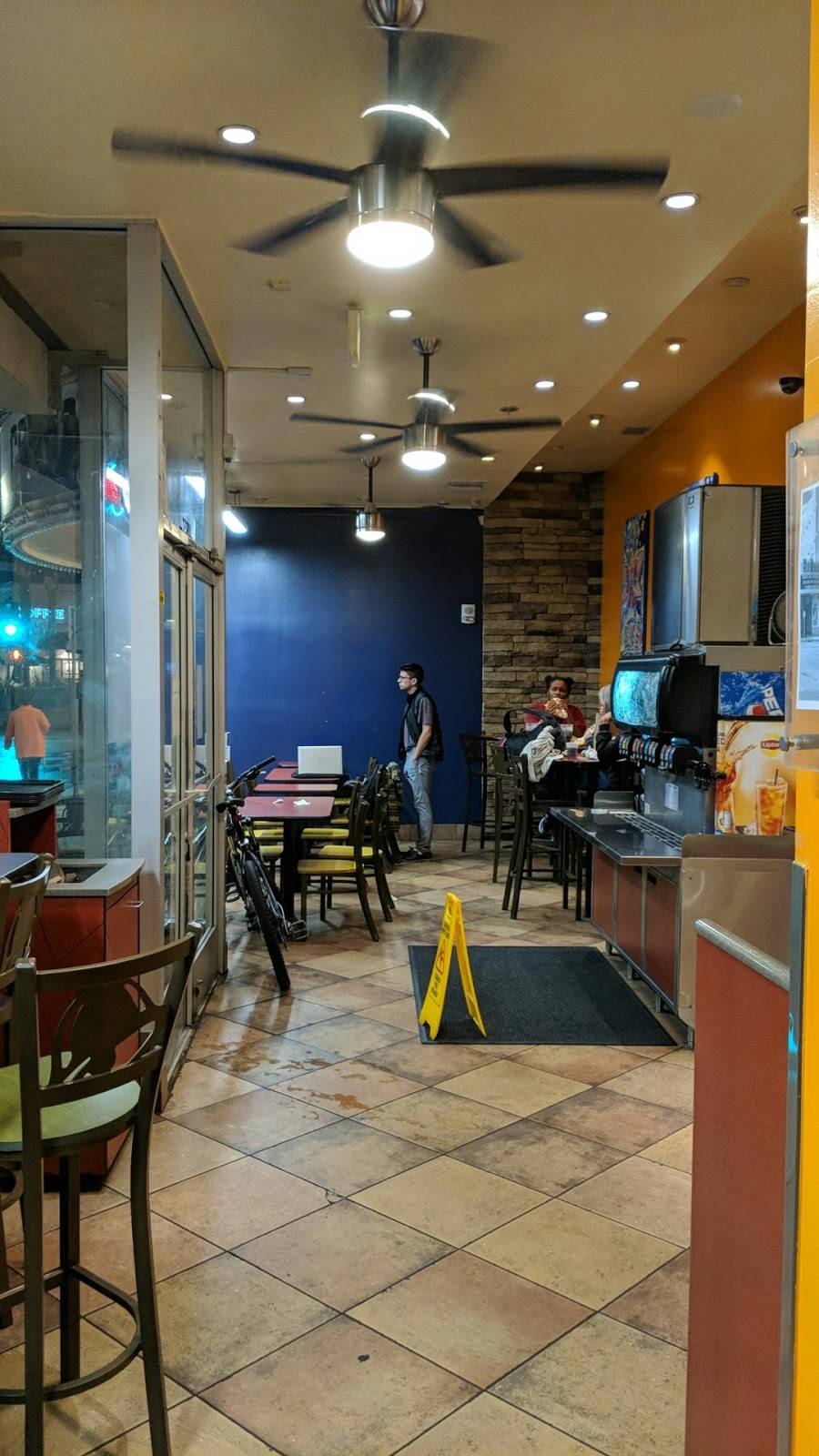 Taco Bell | restaurant | 10937 Weyburn Ave, Los Angeles, CA 90024, USA | 3102084808 OR +1 310-208-4808