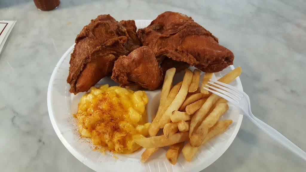 Gus’s World Famous Fried Chicken | restaurant | 1067 W Magnolia Ave, Fort Worth, TX 76104, USA | 8179274693 OR +1 817-927-4693