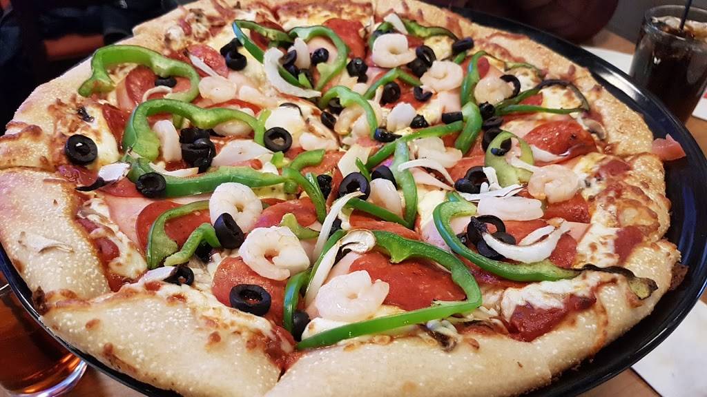 Boston Pizza | restaurant | 499 Dundas St W, Oakville, ON L6M 1L9, Canada | 9052578009 OR +1 905-257-8009