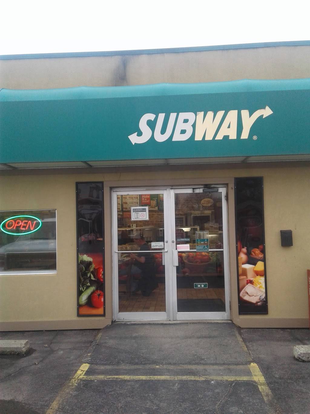 Subway | restaurant | 1401 N Walnut St, Hartford City, IN 47348, USA | 7653485663 OR +1 765-348-5663