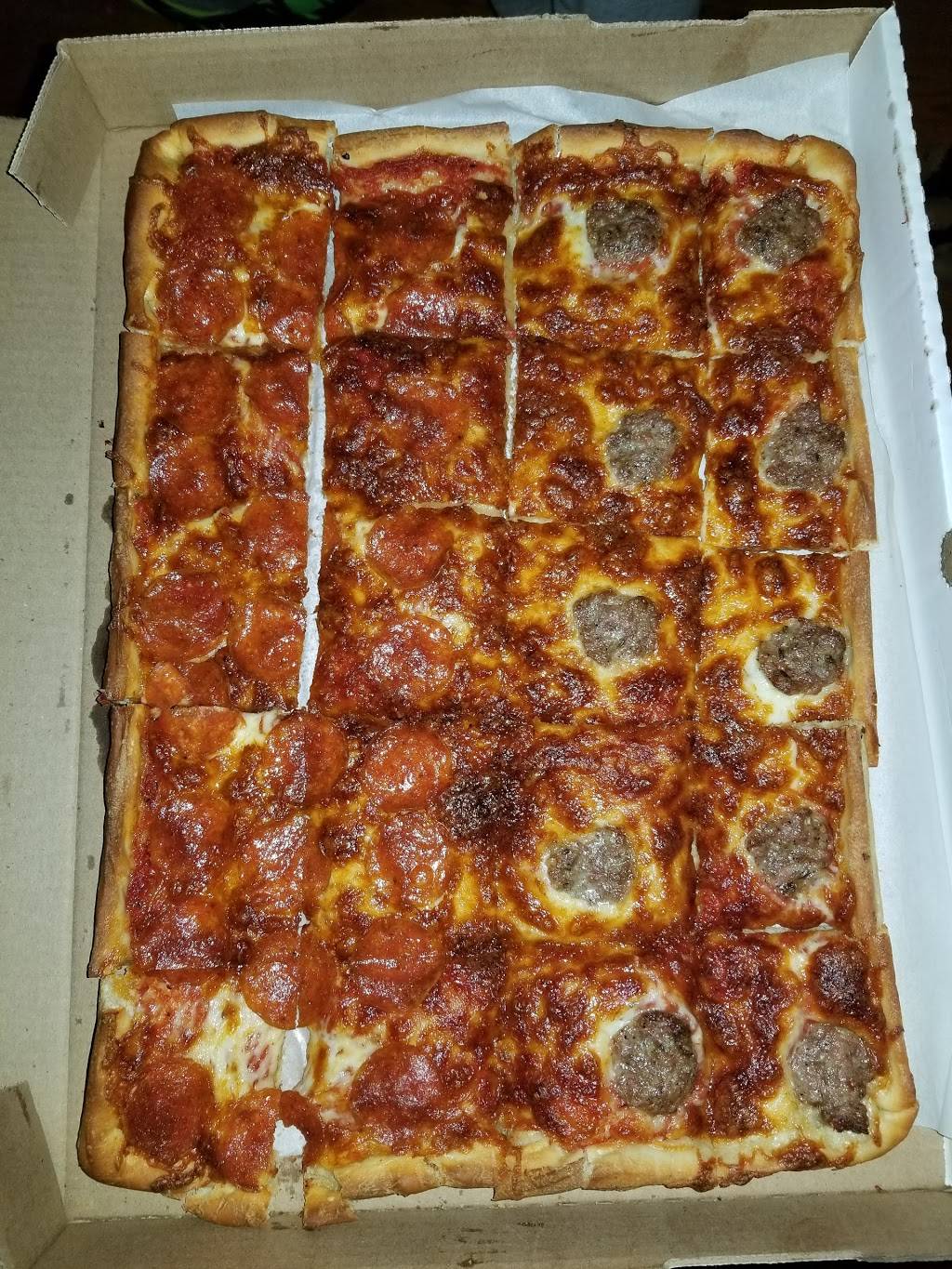 Calas Pizzeria | restaurant | 31800 Vine St, Willowick, OH 44095, USA | 4409445544 OR +1 440-944-5544