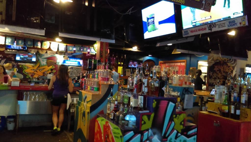 Graffiti Junktion Longwood | restaurant | 145 Wekiva Springs Rd #161, Longwood, FL 32779, USA | 4073354717 OR +1 407-335-4717