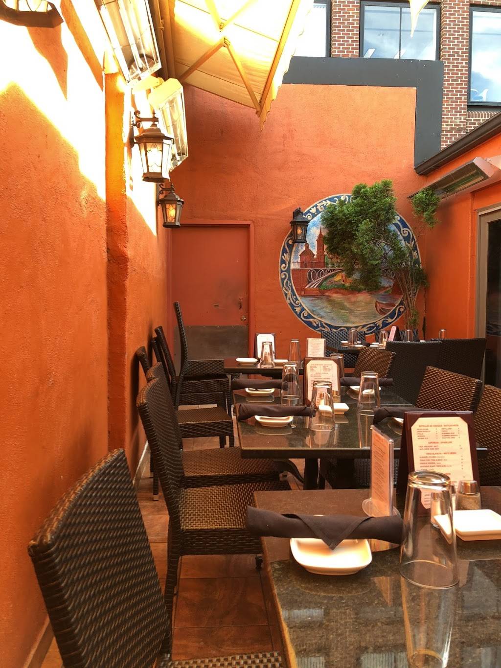 Bodega Spanish Tapas & Lounge | restaurant | 3116 M St NW, Washington, DC 20007, USA | 2023334733 OR +1 202-333-4733