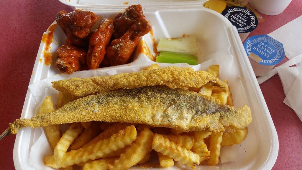 Wing & Fish | meal takeaway | 216 NW Broad St # C, Fairburn, GA 30213, USA | 7708924737 OR +1 770-892-4737