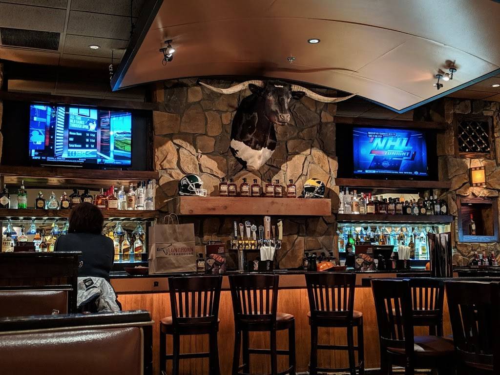LongHorn Steakhouse | meal takeaway | 5088 28th St SE, Grand Rapids, MI 49512, USA | 6169408180 OR +1 616-940-8180