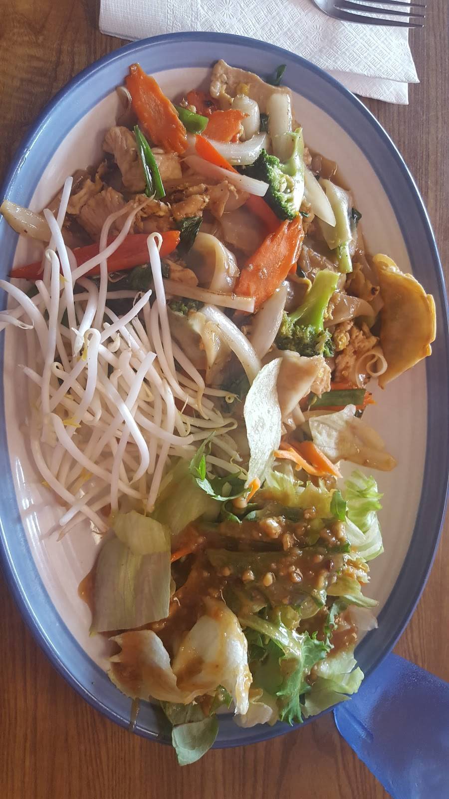 Buathong Thai Cuisine | restaurant | 17032 SE McLoughlin Blvd, Portland, OR 97267, USA | 5036541351 OR +1 503-654-1351