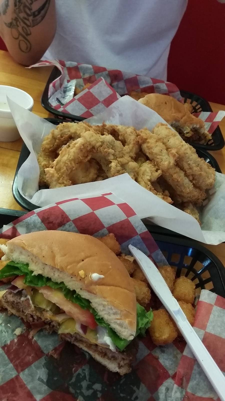 Dianas Burgers | restaurant | 2202 N Zarzamora St, San Antonio, TX 78201, USA | 2102512252 OR +1 210-251-2252