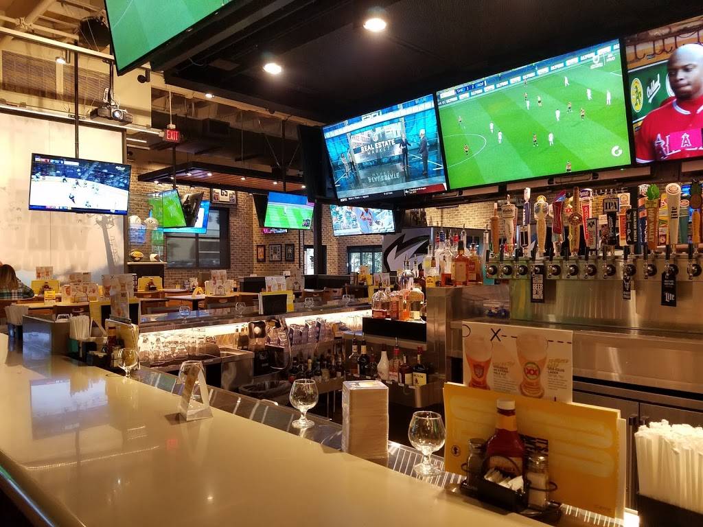 Buffalo Wild Wings | restaurant | 4955 South N Montclair Plaza Ln, Montclair, CA 91763, USA | 9093999465 OR +1 909-399-9465