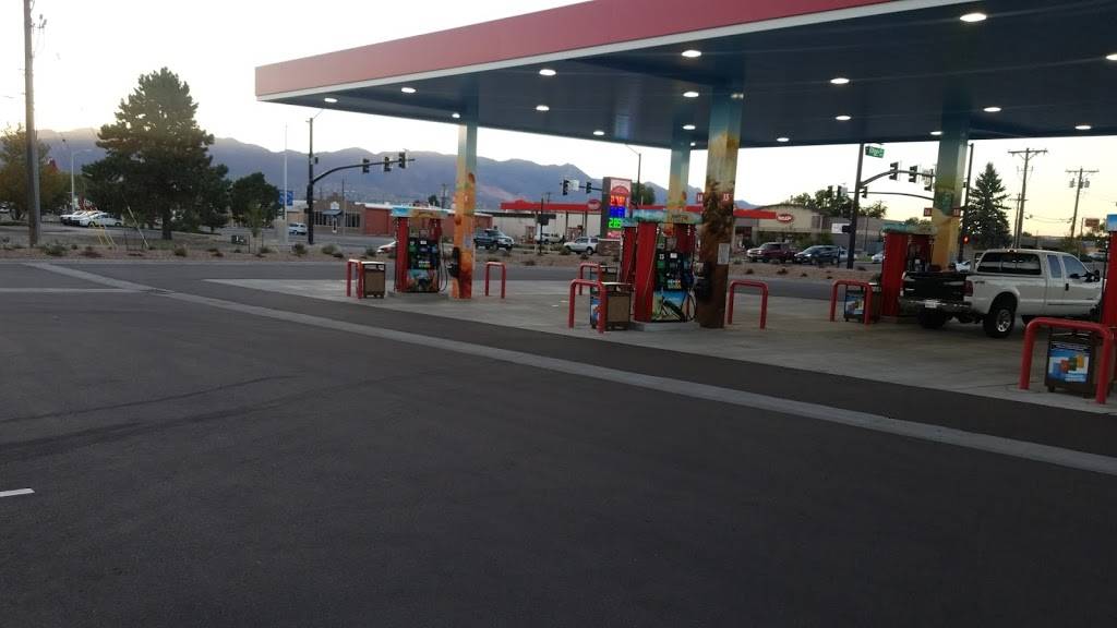 Maverik | restaurant | 711 E Fillmore St, Colorado Springs, CO 80907, USA | 7194713374 OR +1 719-471-3374