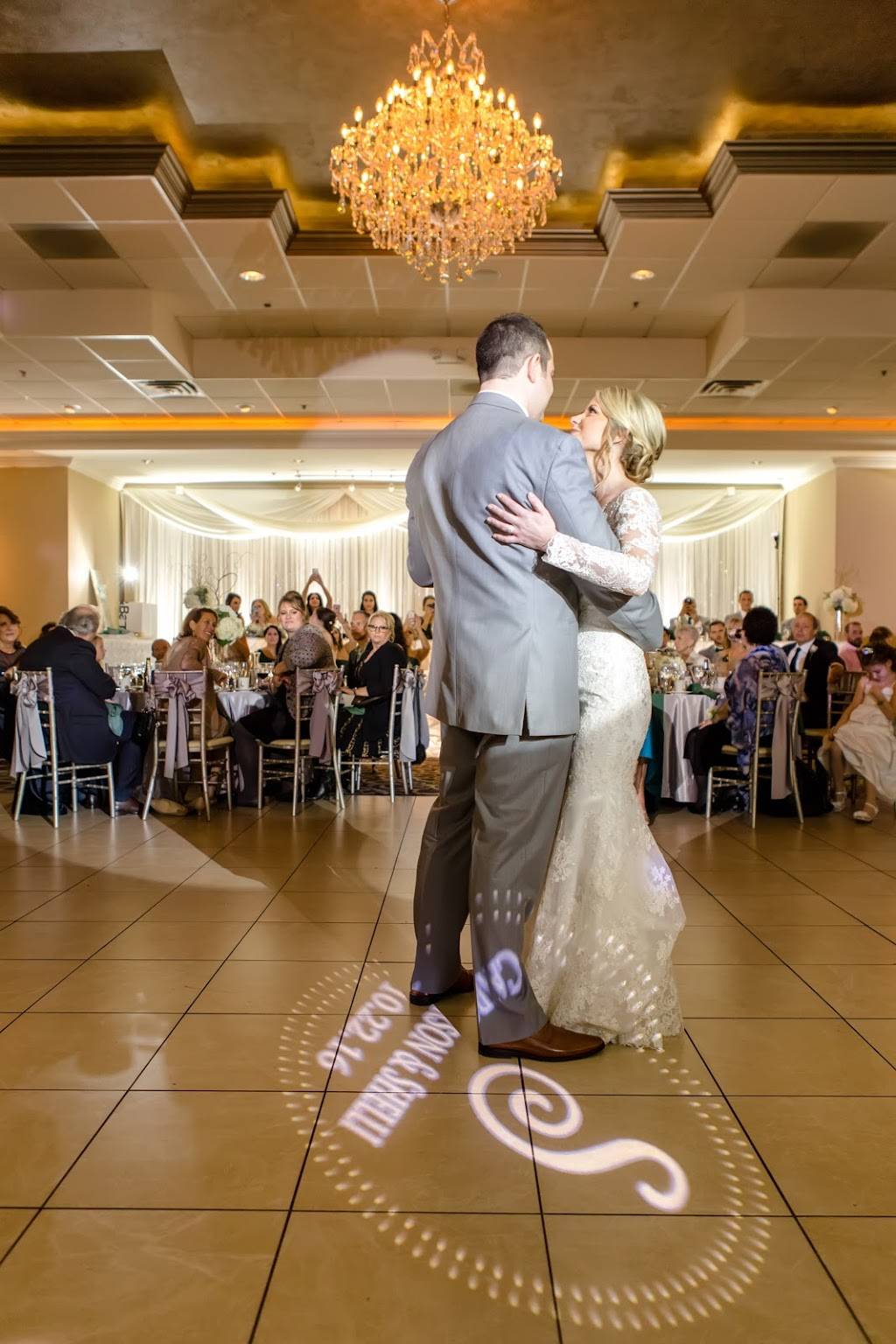 The Seville | restaurant | 700 S Barrington Rd, Streamwood, IL 60107, USA | 6302894500 OR +1 630-289-4500