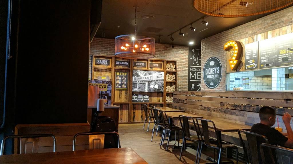 Dickeys Barbecue Pit | restaurant | 19201 Bear Valley Rd, Apple Valley, CA 92308, USA | 7602405556 OR +1 760-240-5556