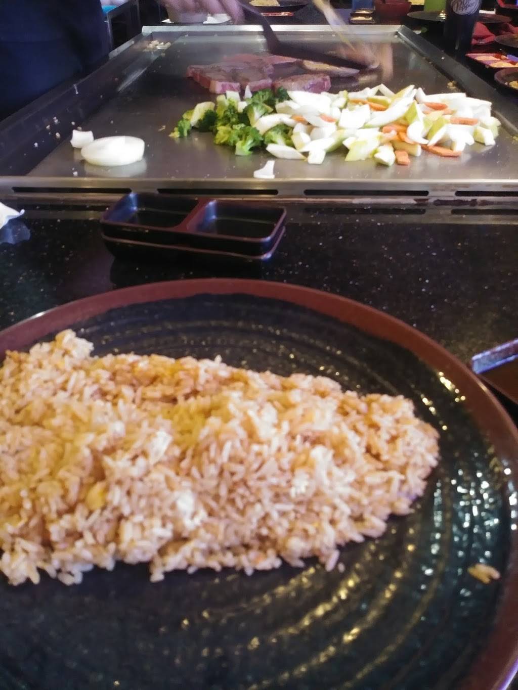 Fujis House | restaurant | 3373 Princeton Rd # 123, Hamilton, OH 45011, USA | 5138442600 OR +1 513-844-2600