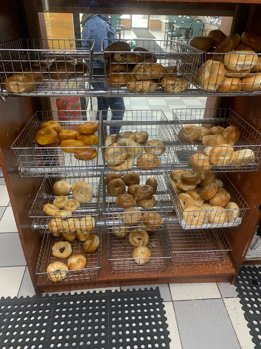 Sunrise Hot Bagels | bakery | 650 Joralemon St, Belleville, NJ 07109, USA | 9738441700 OR +1 973-844-1700