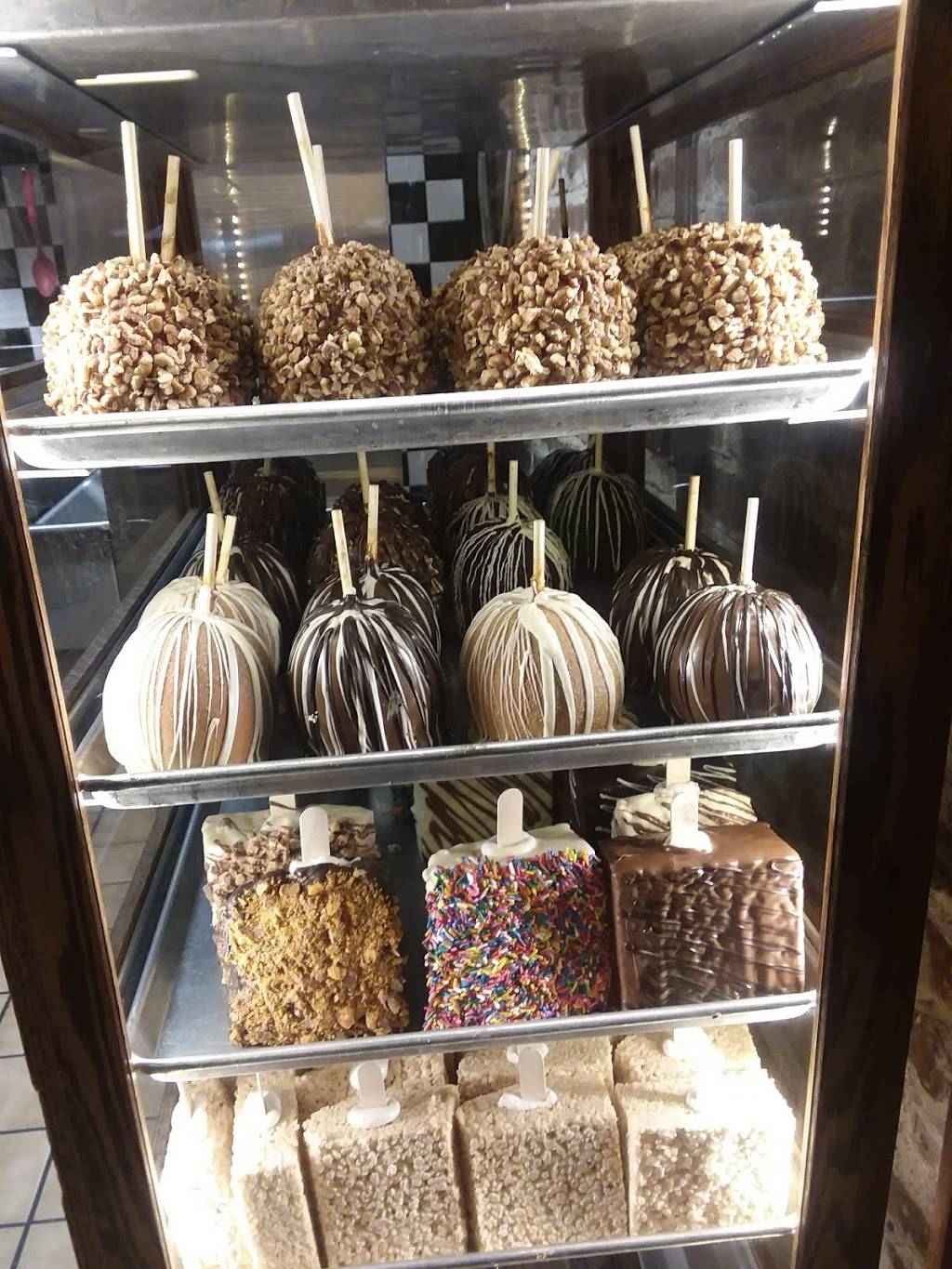 Olympia Cafe | restaurant | 5 E River St, Savannah, GA 31401, USA | 9122333131 OR +1 912-233-3131