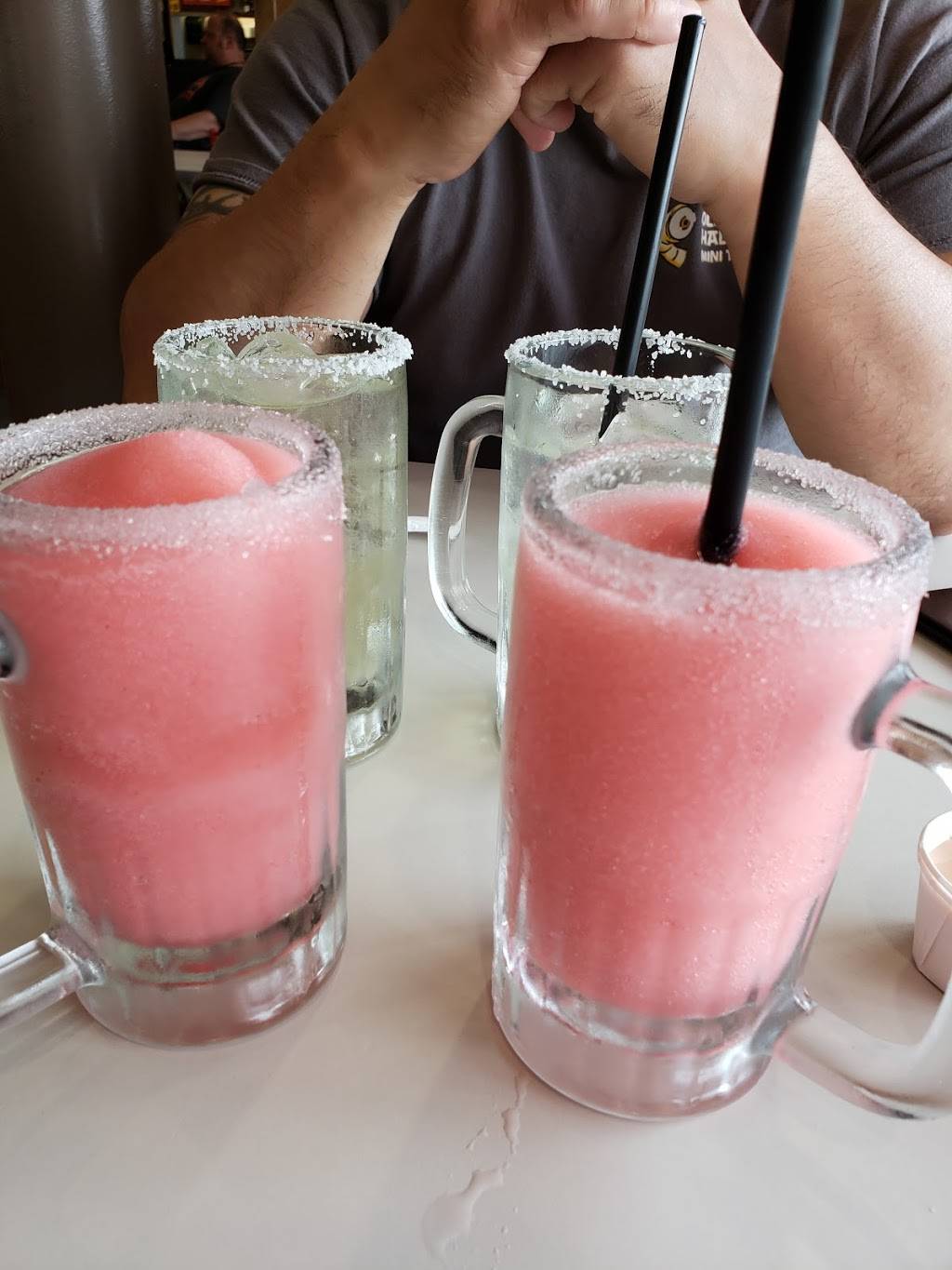 Don & Millies | restaurant | 10727 W Center Rd, Omaha, NE 68124, USA | 4023909096 OR +1 402-390-9096