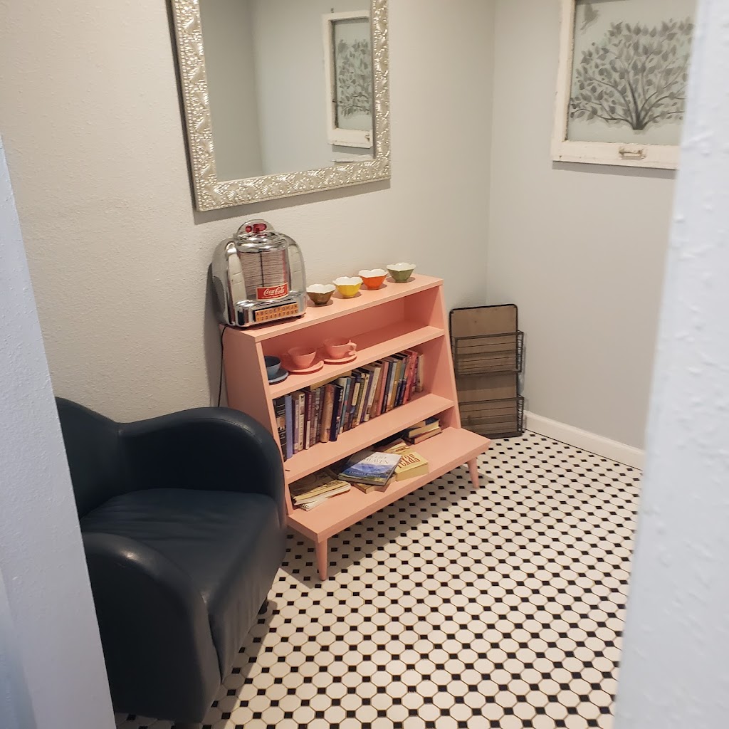 Chillo Ice Cream & Eats | restaurant | 542 2nd St, Traer, IA 50675, USA | 3194780014 OR +1 319-478-0014