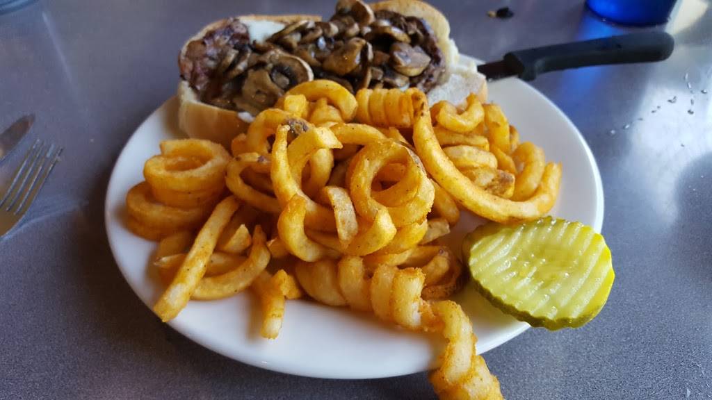 Chelos Hometown Bar & Grille | restaurant | 911 Warren Ave, East Providence, RI 02914, USA | 4014341666 OR +1 401-434-1666