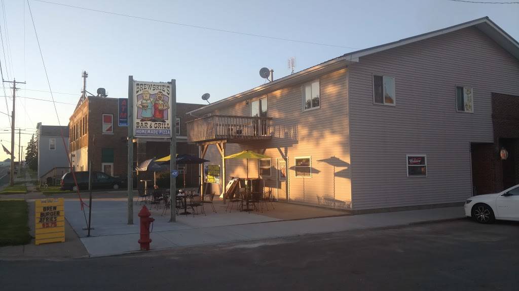Brewskies Bar & Grill | restaurant | 110 E Main St, Utica, MN 55979, USA | 5079323485 OR +1 507-932-3485