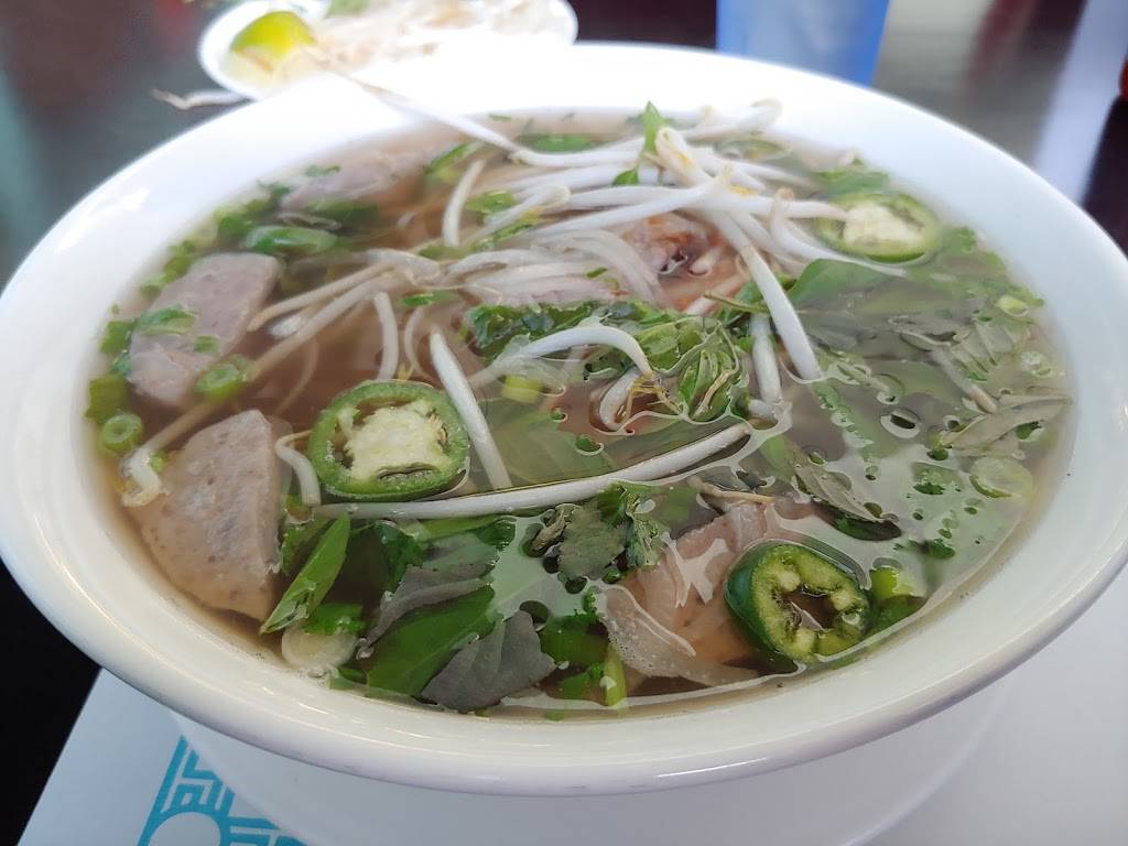 Pho Amour | restaurant | 16421 Sierra Lakes Pkwy #102, Fontana, CA 92336, USA | 9093208880 OR +1 909-320-8880