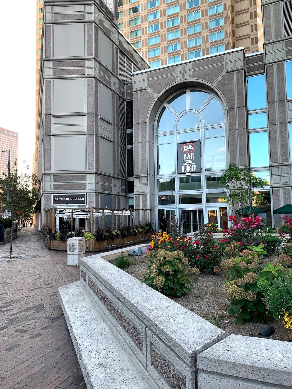 Bills Bar & Burger | restaurant | 1001 Liberty Ave, Pittsburgh, PA 15222, USA | 4125672300 OR +1 412-567-2300