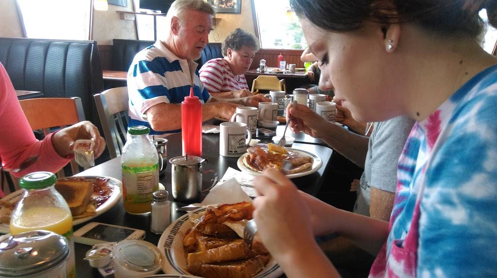 Famous Gyro George | restaurant | 1050 Pearl Rd, Brunswick, OH 44212, USA | 3302252700 OR +1 330-225-2700