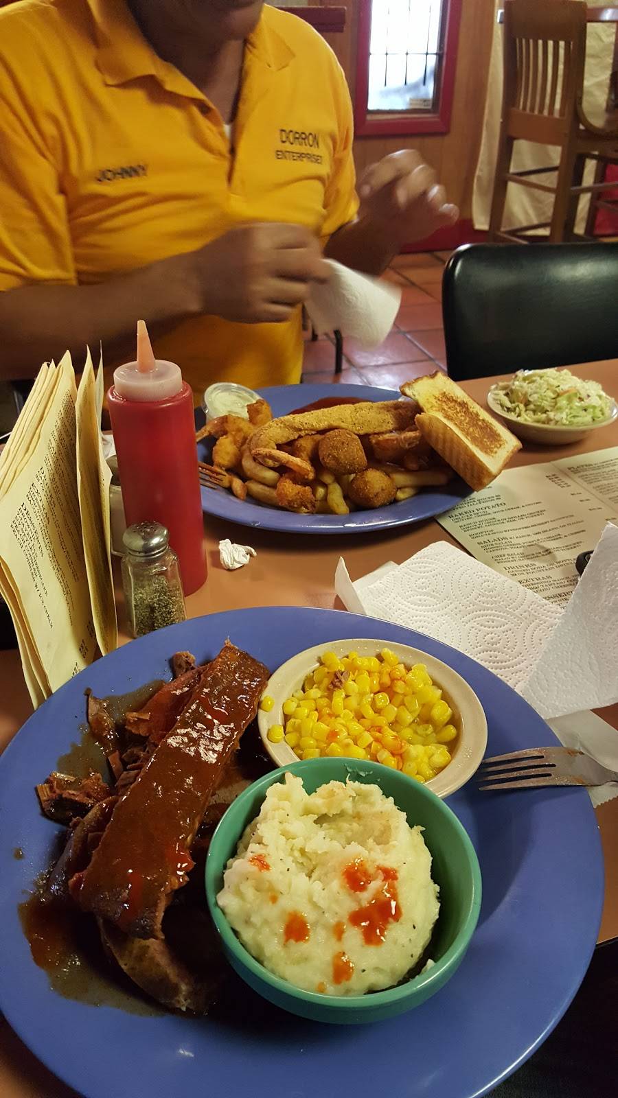 Juniors Texas Bar B-Q | restaurant | 102 McCarty St, Houston, TX 77029, USA | 7136742800 OR +1 713-674-2800