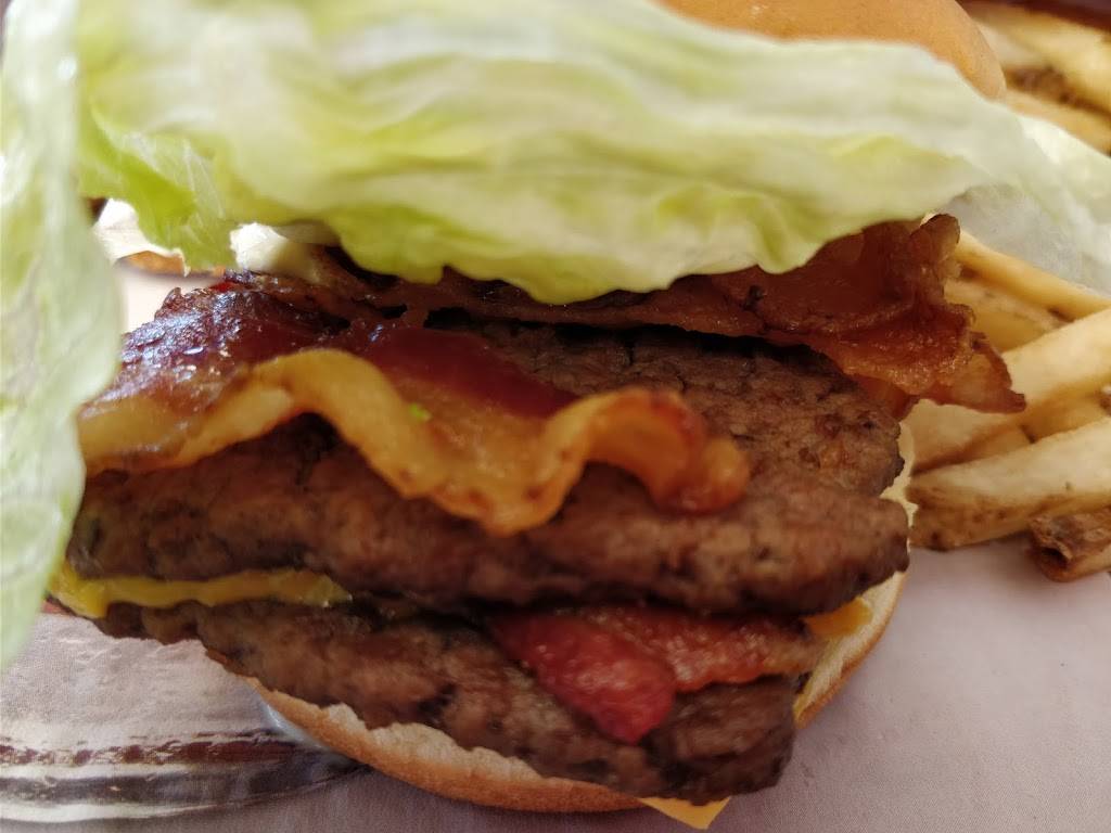 Wendys | restaurant | 2804 Commerce Dr, Coralville, IA 52241, USA | 3195453095 OR +1 319-545-3095