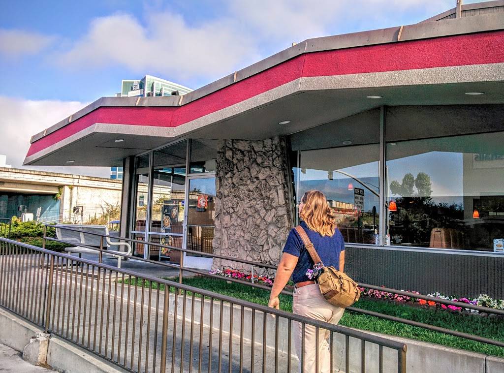 Dennys | restaurant | 1776 Powell St, Emeryville, CA 94608, USA | 5106587950 OR +1 510-658-7950