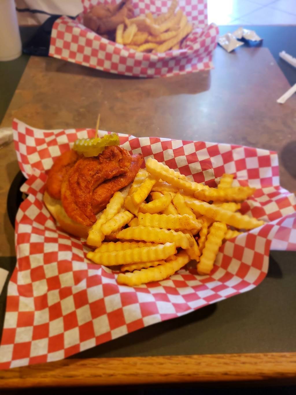 Helens Hot Chicken | restaurant | 8378, 413 E Round Grove Rd, Lewisville, TX 75067, USA | 9725375849 OR +1 972-537-5849