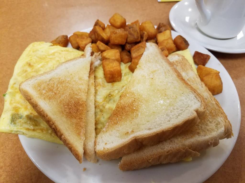 Mikos Cafe | restaurant | 912 Crescent St, Brockton, MA 02302, USA | 5082326754 OR +1 508-232-6754