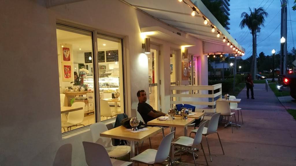 Prima Classe Italian Market & Cafe | restaurant | 842 1st St, Miami Beach, FL 33139, USA | 3057638431 OR +1 305-763-8431