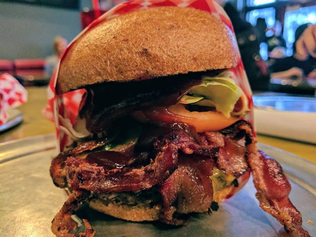 Burger Me | restaurant | 10418 Donner Pass Rd, Truckee, CA 96161, USA | 5305878852 OR +1 530-587-8852