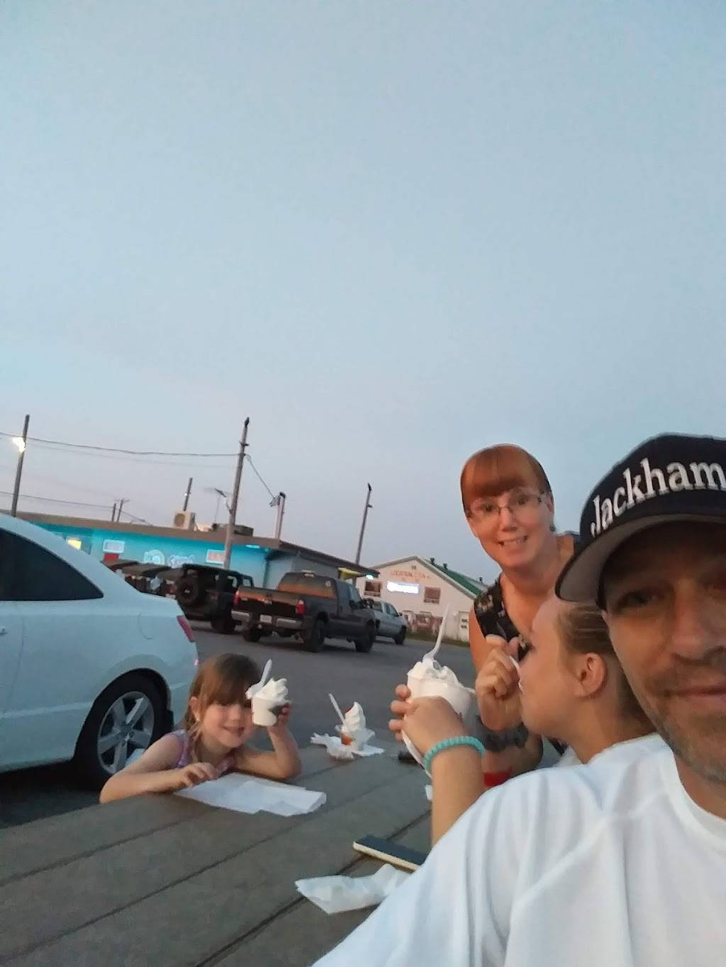 Restaurant S-Kim-O | restaurant | 590 Boulevard Saint Laurent E, Louiseville, QC J5V 1H9, Canada | 8192288352 OR +1 819-228-8352