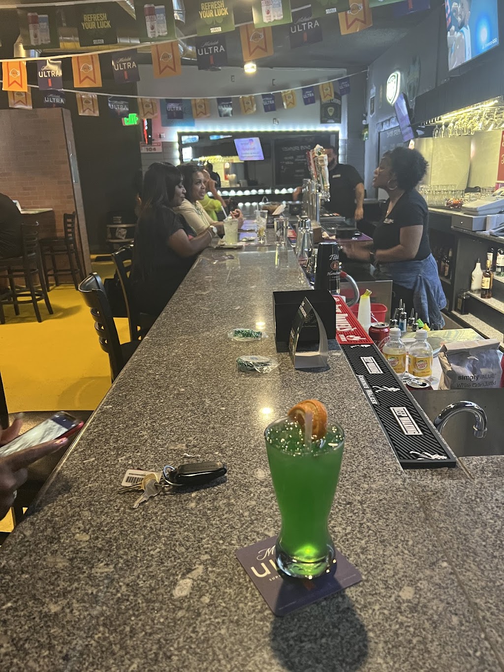 The Bulldog Bar & Grill | restaurant | 16788 Arrow Blvd, Fontana, CA 92335, USA | 9097287223 OR +1 909-728-7223