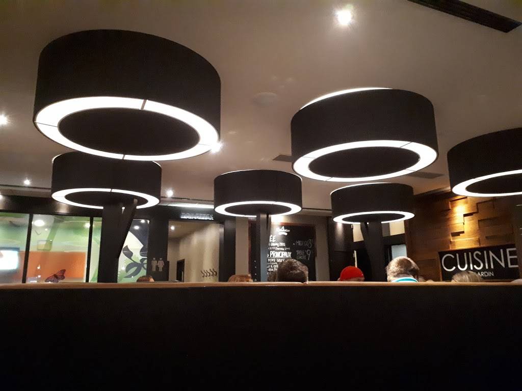 Rôtisserie St-Hubert | restaurant | 609 Boulevard des Bois Francs S, Victoriaville, QC G6P 5X2, Canada | 8193579226 OR +1 819-357-9226