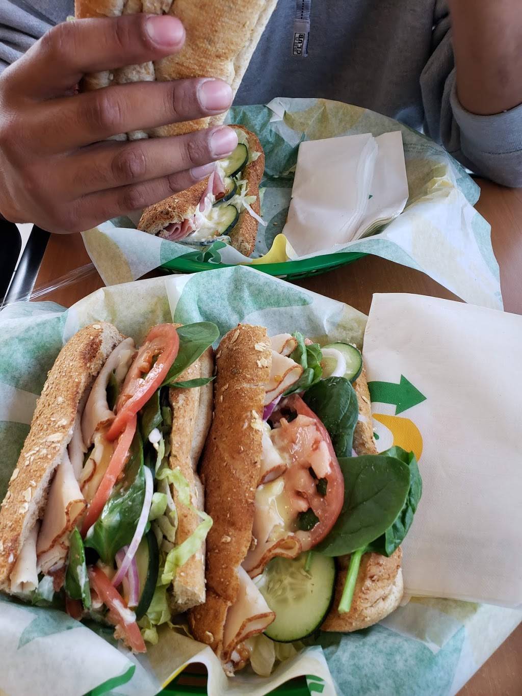Subway | restaurant | 2031 Statham Blvd, Oxnard, CA 93033, USA | 8052470247 OR +1 805-247-0247