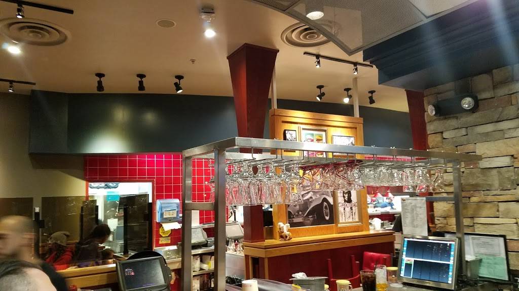 Red Robin Gourmet Burgers and Brews | restaurant | 21215 Bothell Everett Hwy, Bothell, WA 98021, USA | 4254833595 OR +1 425-483-3595